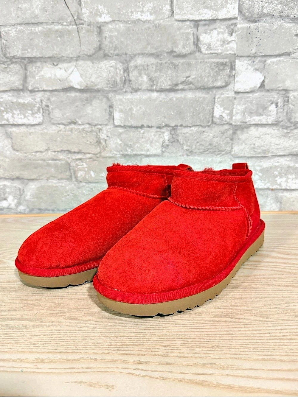 UGG Classic Mini II Mini Boots Red US 7 Like New